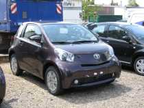 Der iQ frisch vom Transporter auf dem Hof des Händlers (1)