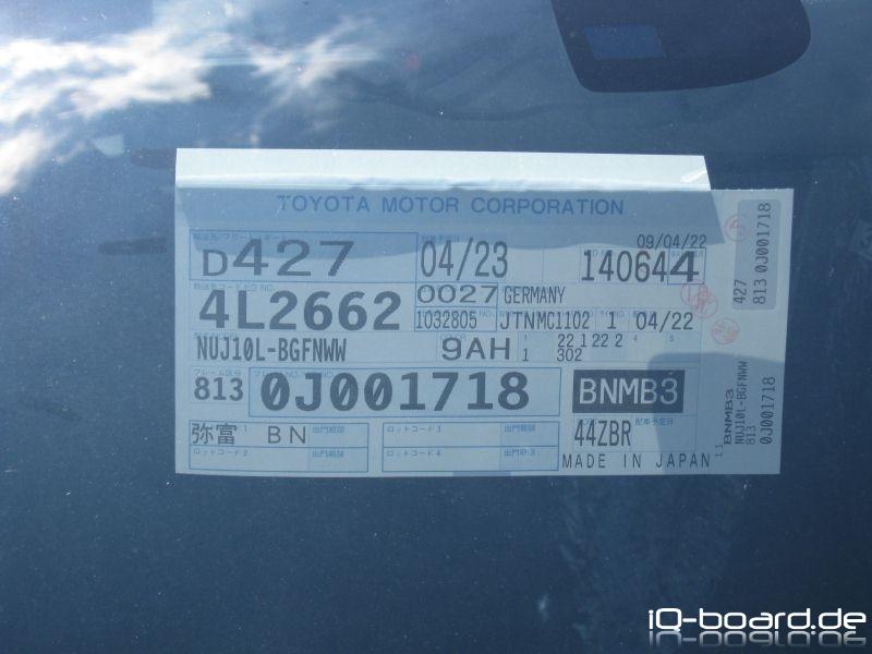 Der iQ frisch vom Transporter auf dem Hof des Händlers (3)