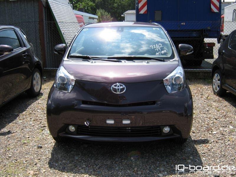 Der iQ frisch vom Transporter auf dem Hof des Händlers (5)