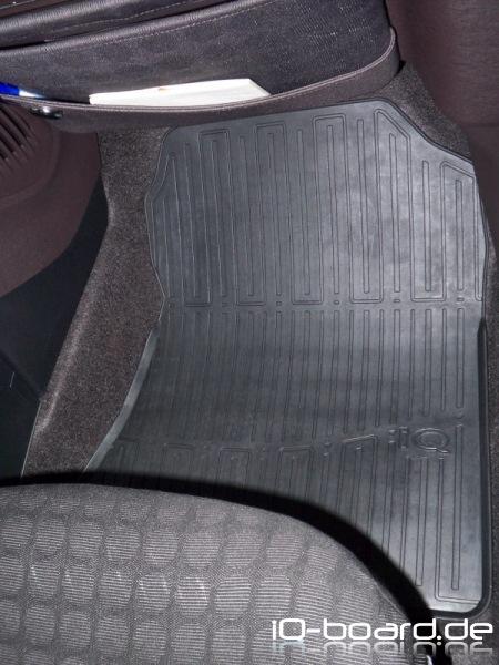 Gummifußmatten (vorne rechts)