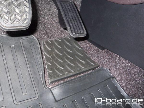 zusätzliche Gummimatte (unterhalb Gaspedal)