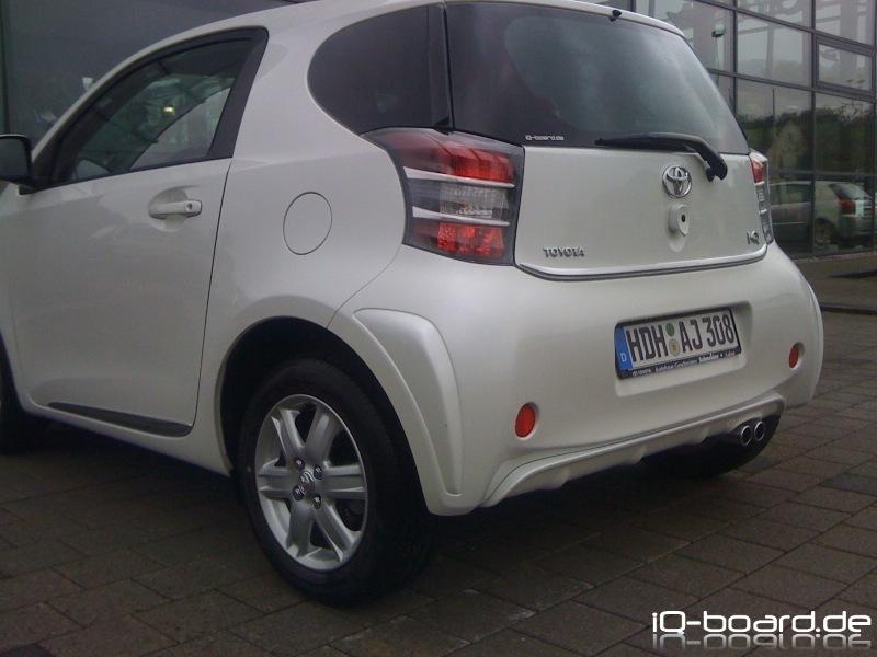iQ Heckschürze mit Auspuffblende 2.JPG.