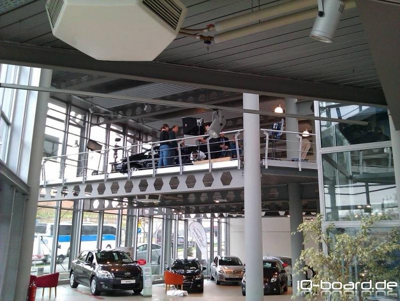 Dreharbeiten im Toyota-Autohaus