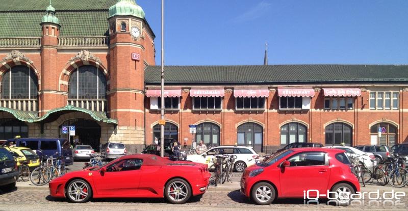 Ferrari-vs-Toyota-IQ