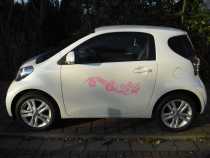 die seite mit strasstattoo