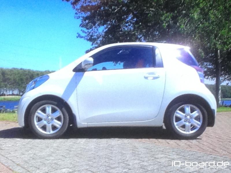 Toyota IQ pearlwhite