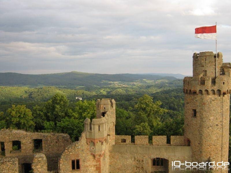 Blick vom nördlichen Turm auf den südlichen Türm des Schlosses