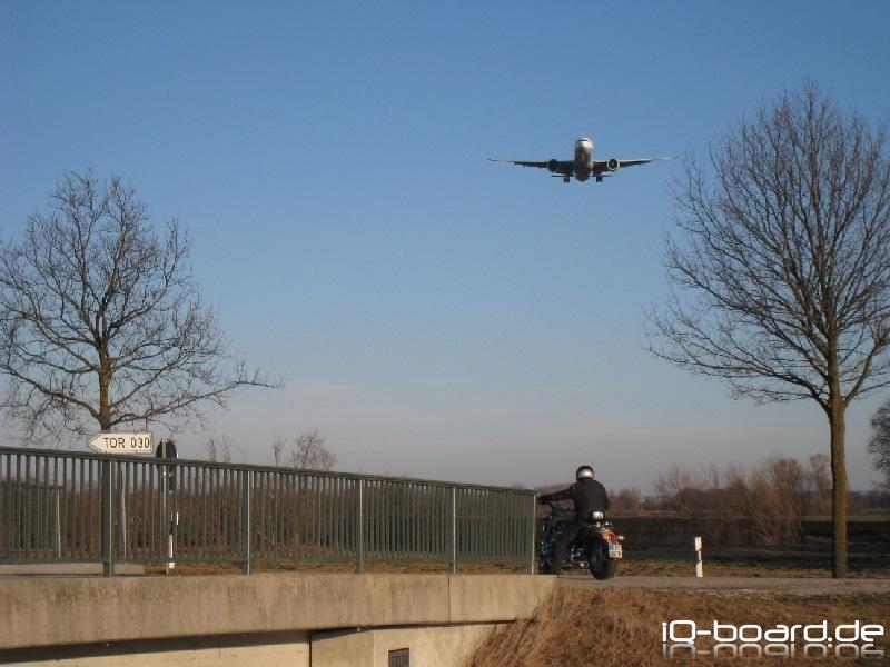 IQ am Flughafen München (Landebahn bei Schwaig) am 05.02.11 04.