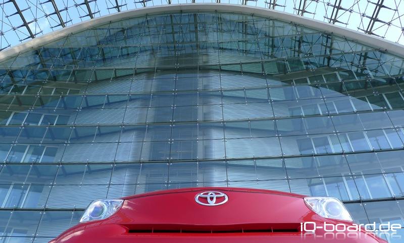 Toyota IQ vor dem Berliner Bogen in Hamburg