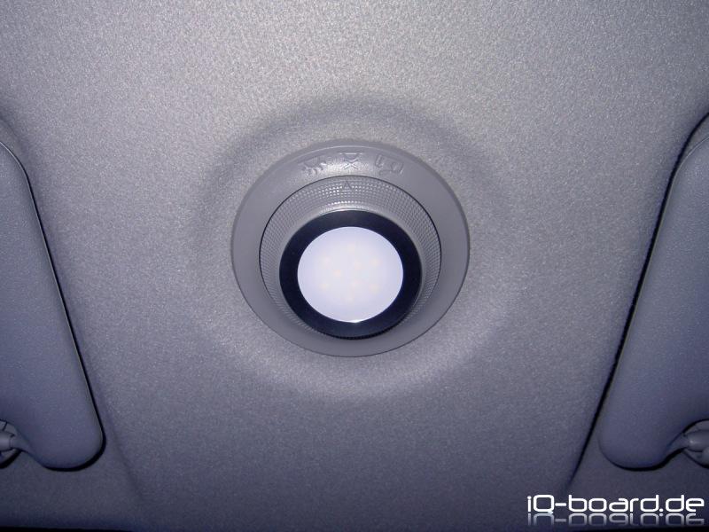 LED Flatty 12V in den Grundhalter des Eyeballs eingeklebt