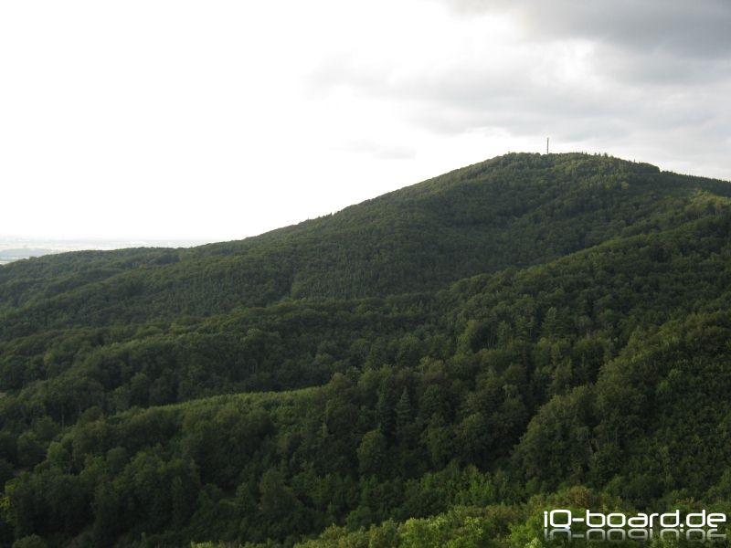 Der "Melibokus" (514 Meter hoch) direkt nördlich vom Auerbacher Schloß